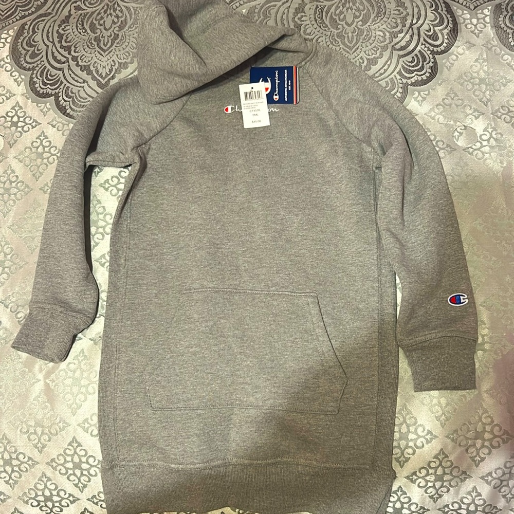 A girls long heather gray Champion pullover.